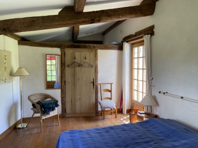 Renovated farmhouse with guest studio and 12ha