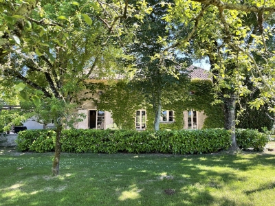 Exceptional maison de maître with 2 gites, 2 swimming pools and 5ha