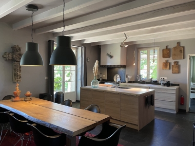 Exceptional maison de maître with 2 gites, 2 swimming pools and 5ha