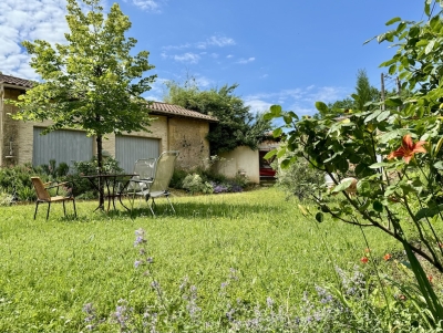 Maison de trois chambres joliment restaurée avec un jardin