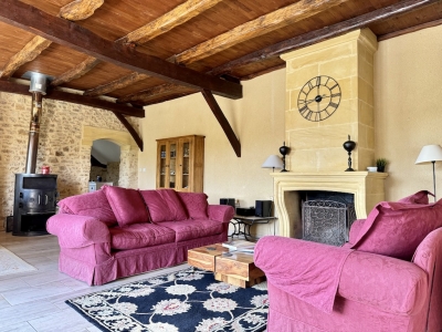 Maison de style périgourdin avec un gîte intégré et une superbe vue