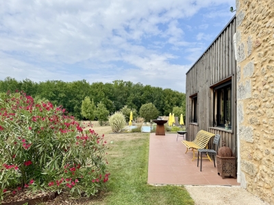 Ferme soigneusement restaurée avec une piscine chauffée et un jardin