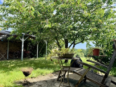 Maison de trois chambres joliment restaurée avec un jardin