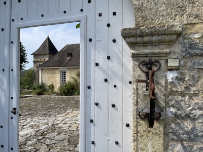 Privately located corps de ferme with gite, swimming pool and large garden