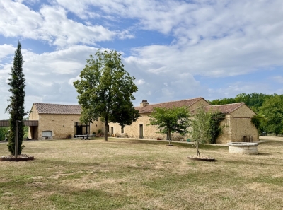 Ferme soigneusement restaurée avec une piscine chauffée et un jardin