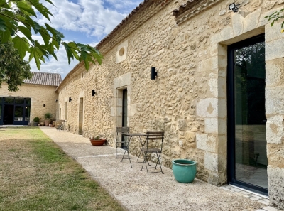 Ferme soigneusement restaurée avec une piscine chauffée et un jardin