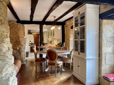 Superbly located and sympathetically restored périgourdine house with stunning views