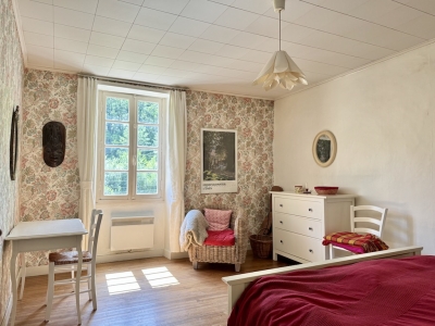 Attractive périgourdine cottage with guest studio, courtyard and garden