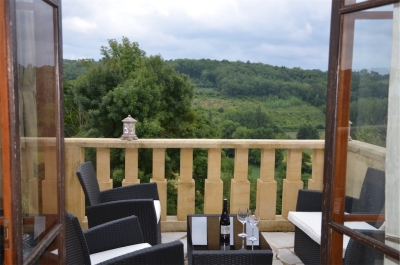 Maison de style périgourdin avec un gîte intégré et une superbe vue