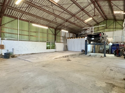 Grande maison familiale avec opportunités commerciales et grande grange