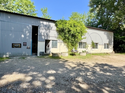 Grande maison familiale avec opportunités commerciales et grande grange