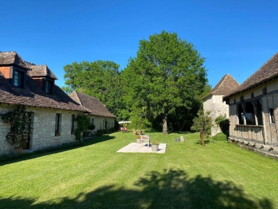 Ferme magnifiquement restaurée avec un pigeonnier et une maison d'hôtes d'été