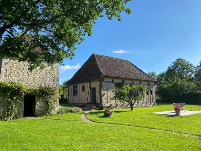 Beautifully restored farmhouse with pigeonnier and summer guest cottage