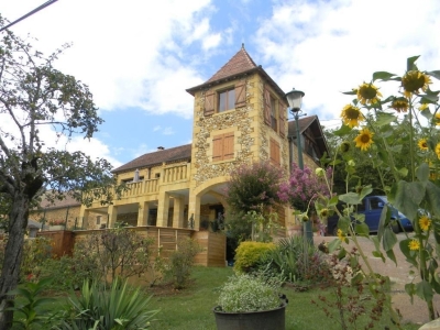 Perigourdiné style house with integral gite and superb views