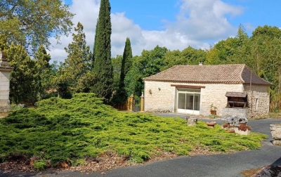 Chai aménagé avec deux gîtes, deux piscines, une grange et 4,3 ha