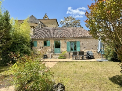 Maison de village joliment restaurée avec un jardin