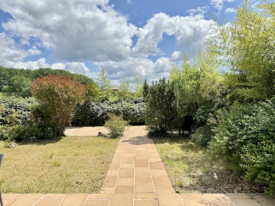 Maison de village joliment restaurée avec un jardin